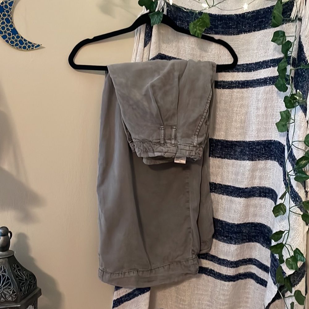 American Eagle Loose-Fit Wide Leg Green Zip-Up Pants